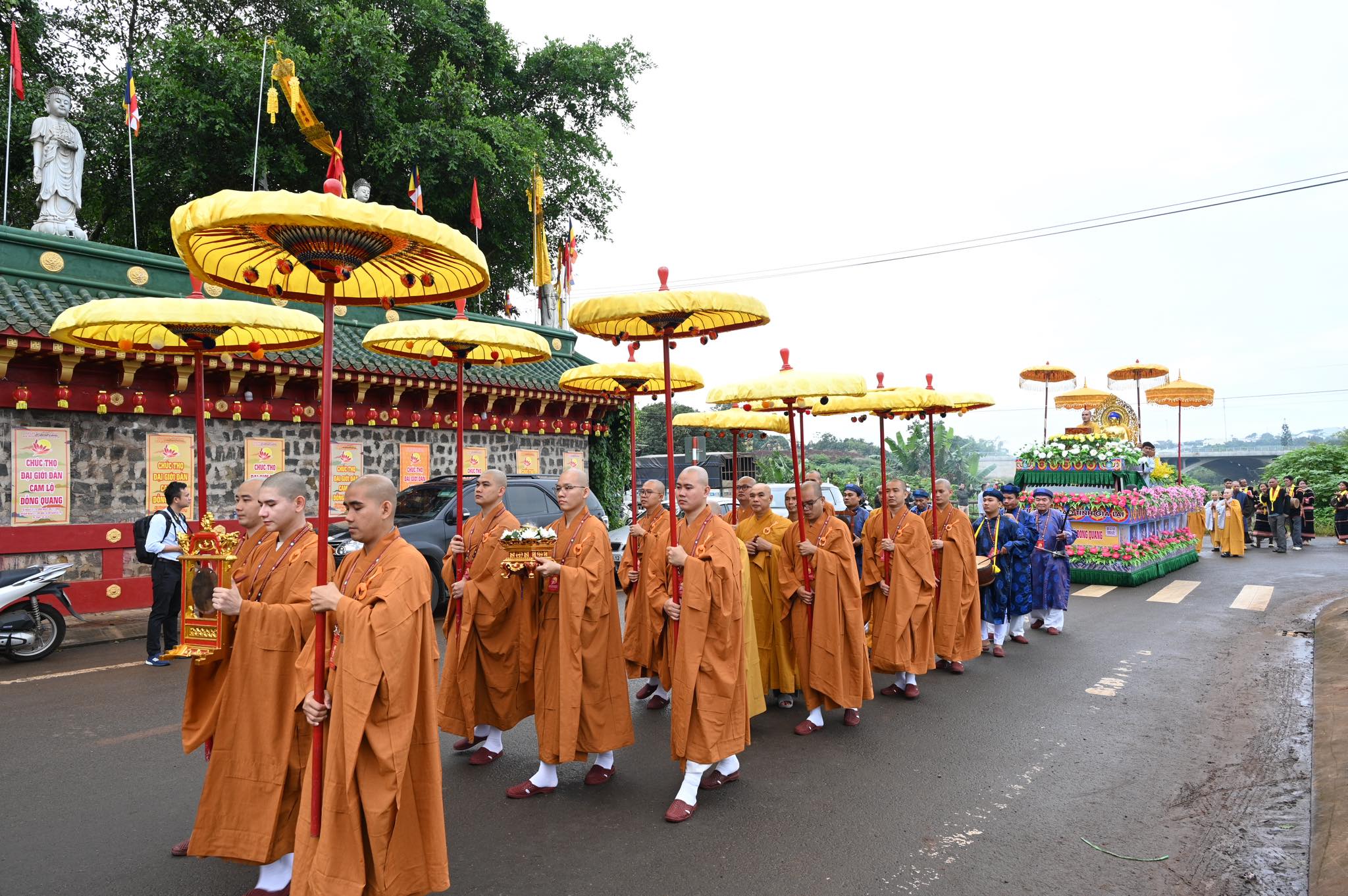 Cung nghinh Giới bổn từ chùa Quan Âm đến chùa Minh Thành và chùa Bửu Sơn